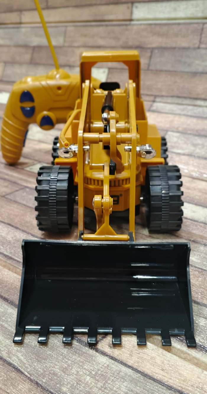 RC Bulldozer construction loader truck remote control toy for kids buy online Beirut Lebanon Yellow RC bulldozer construction loader toy with black scoop bucket and wireless remote control unit.